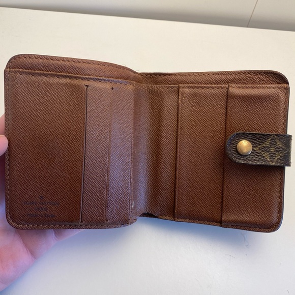 SOLD Vintage Louis Vuitton Monogram Bifold Zippy Wallet - Picture 3 of 16